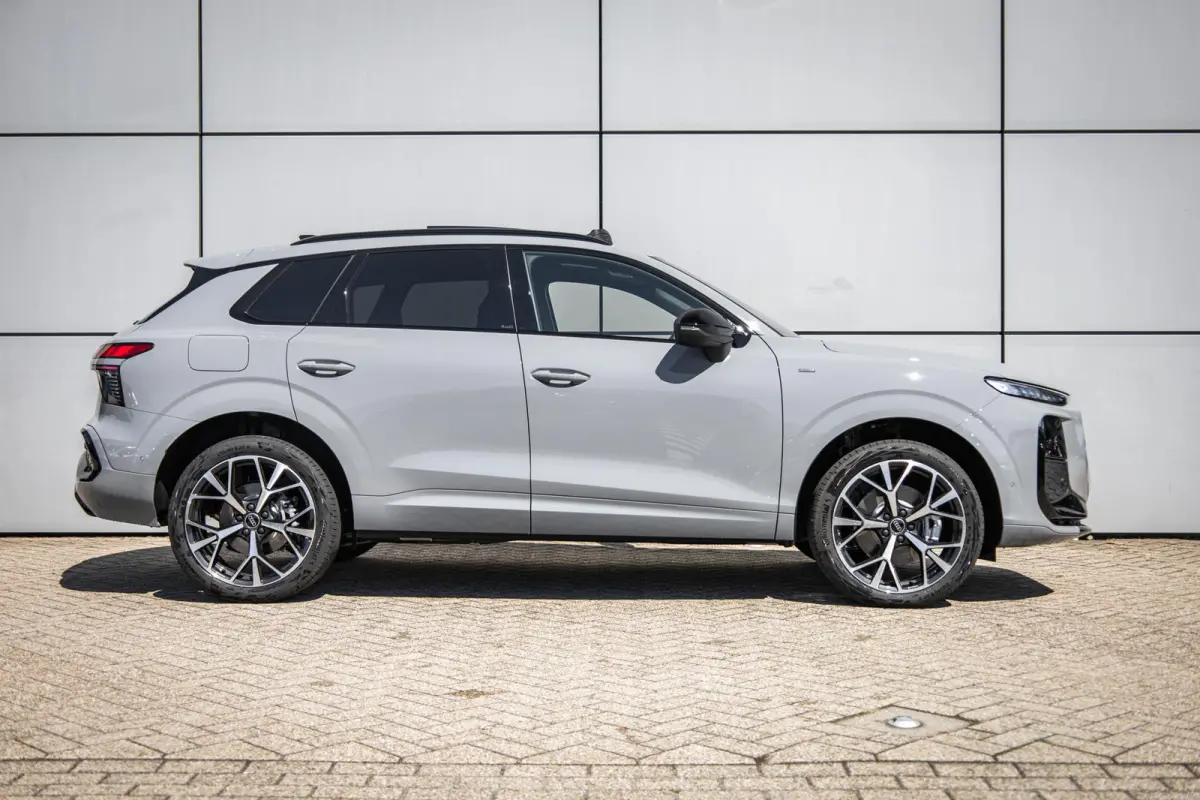 1.5 e-Hybrid 272pk S Edition | Navigatie Pakket