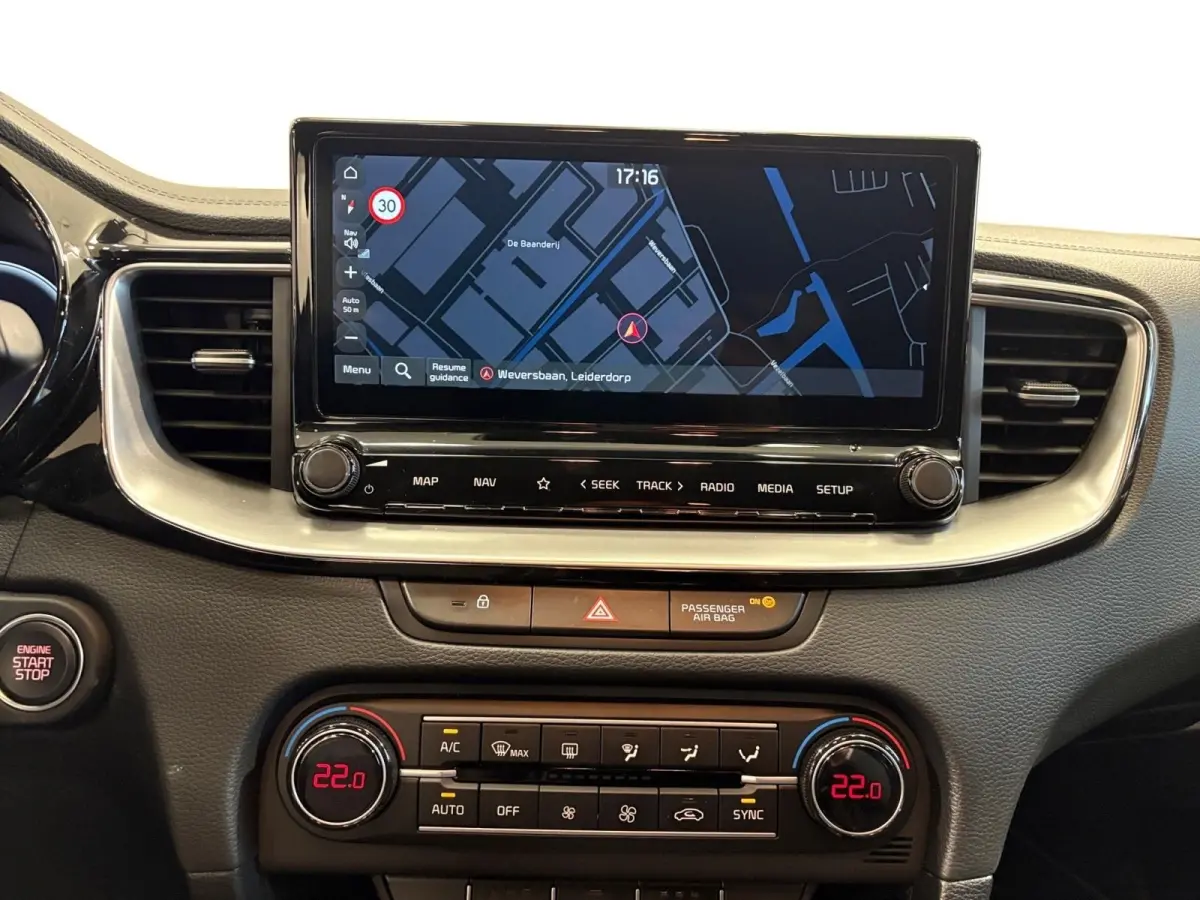 1.0 T-GDi DynamicPlusLine | Stoel/Stuurverwarming | Half Leder | Keyless Entry | Navigatie | Apple/Android Carplay |