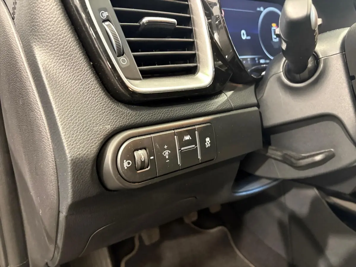 1.0 T-GDi DynamicPlusLine | Stoel/Stuurverwarming | Half Leder | Keyless Entry | Navigatie | Apple/Android Carplay |