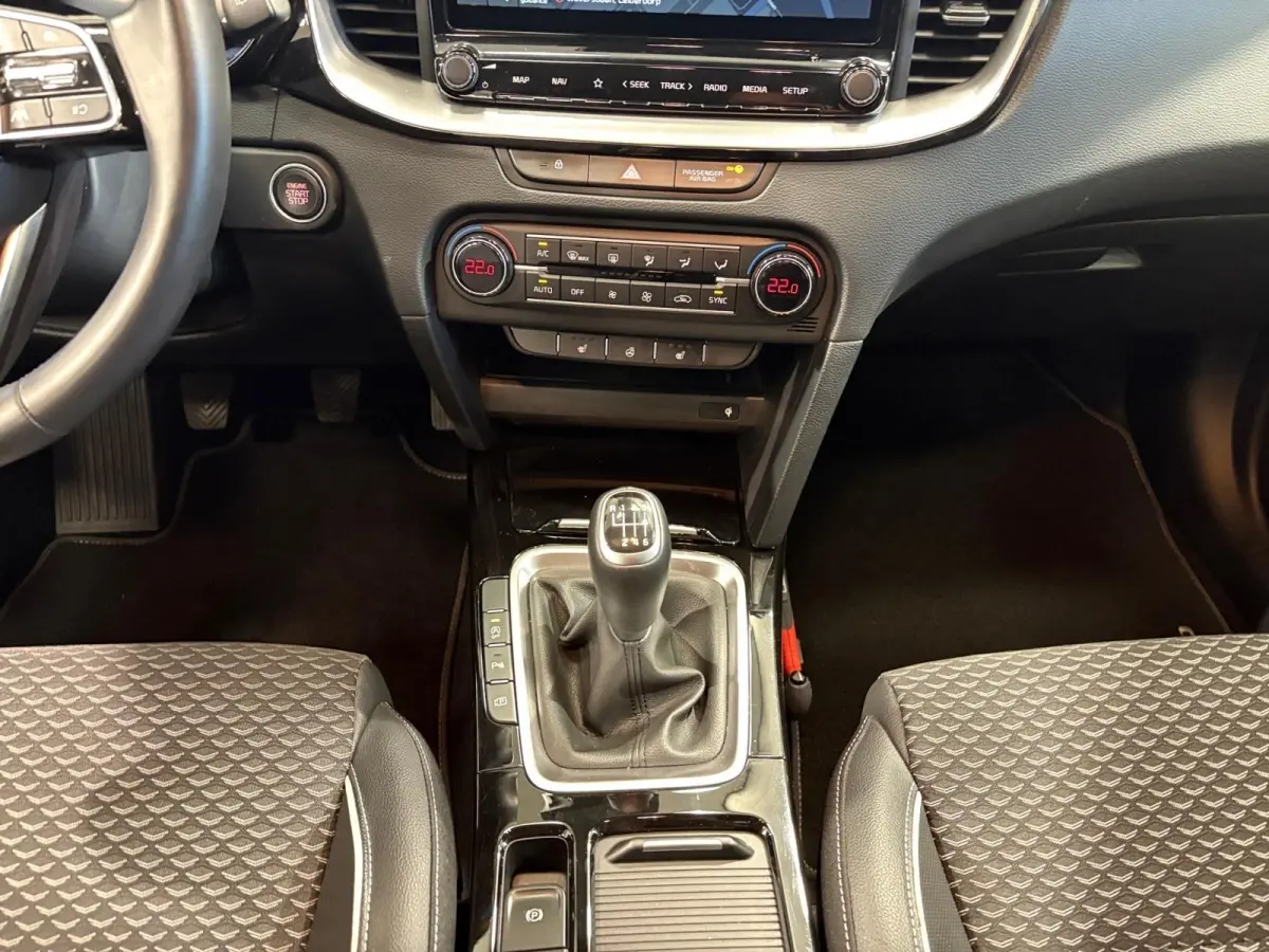 1.0 T-GDi DynamicPlusLine | Stoel/Stuurverwarming | Half Leder | Keyless Entry | Navigatie | Apple/Android Carplay |