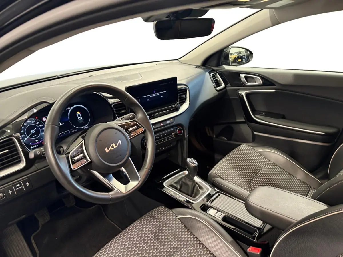 1.0 T-GDi DynamicPlusLine | Stoel/Stuurverwarming | Half Leder | Keyless Entry | Navigatie | Apple/Android Carplay |