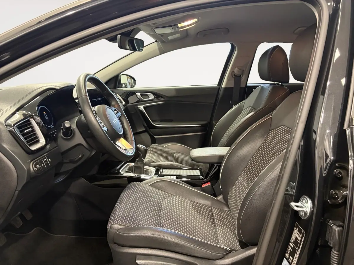1.0 T-GDi DynamicPlusLine | Stoel/Stuurverwarming | Half Leder | Keyless Entry | Navigatie | Apple/Android Carplay |