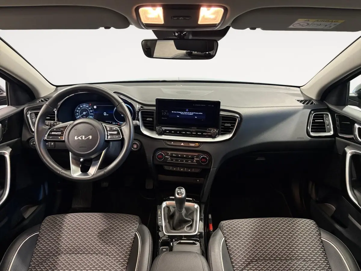 1.0 T-GDi DynamicPlusLine | Stoel/Stuurverwarming | Half Leder | Keyless Entry | Navigatie | Apple/Android Carplay |