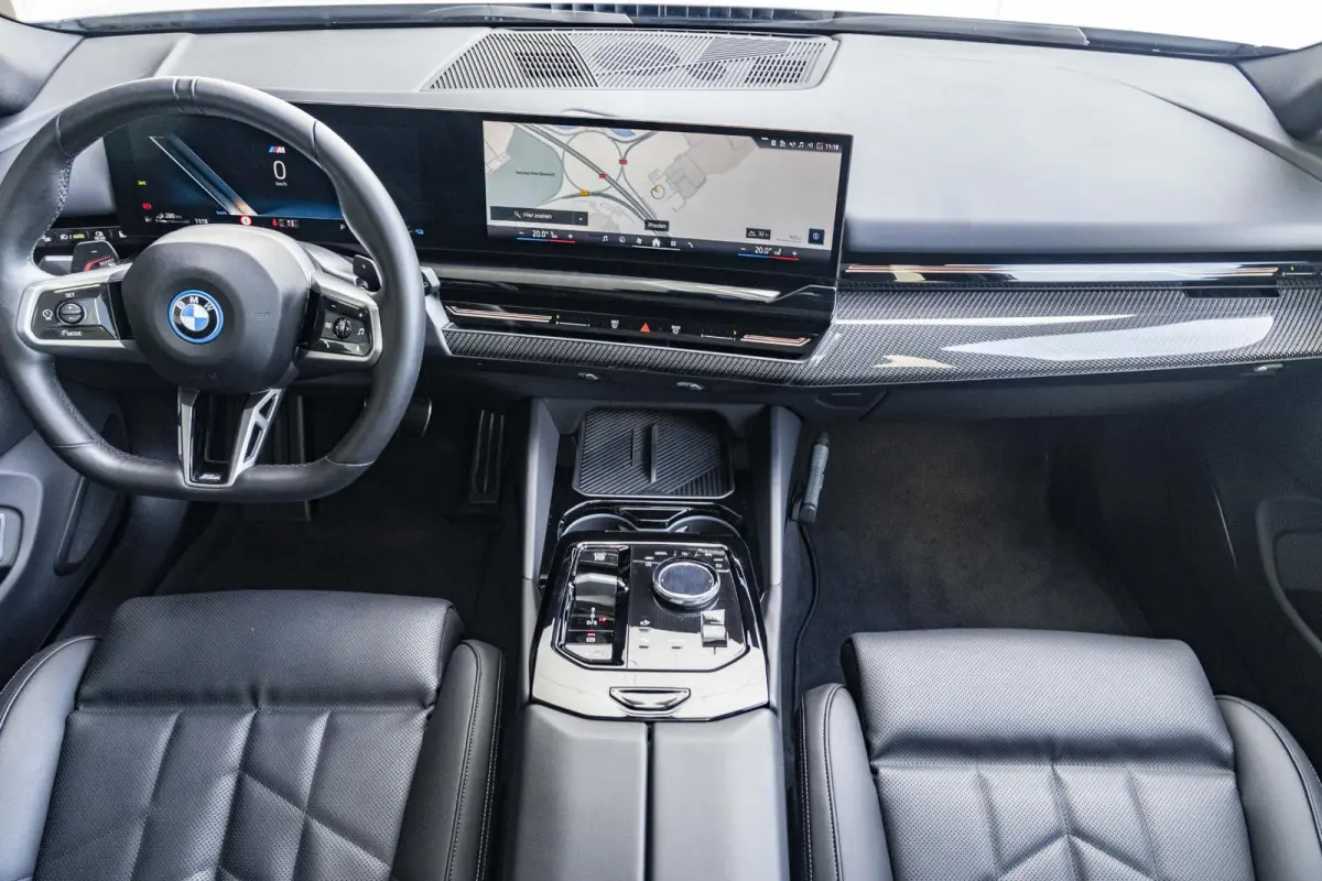 530e | M Sportpakket Pro | Comfort Pack | Front PPF | 21 inch | Glazen panoramadak | Stoelventilatie | Driving Assistant Plus | Bowers & Wilkins | Trekhaak