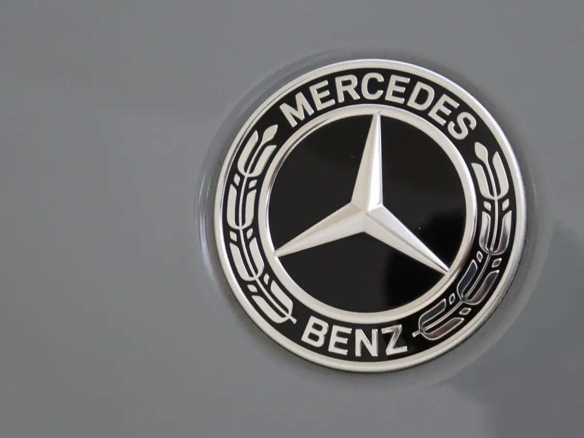400e 4MATIC Business Solution AMG / Panoramadak/ AIRMATIC/ Achterasbesturing/ Burmester/ 20 inch/ Night/ Head Up/ El. Trekhaak/ Zéér compleet!