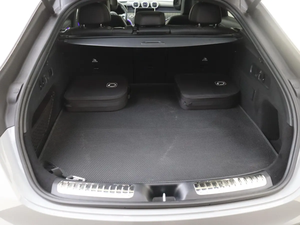 400e 4MATIC Business Solution AMG / Panoramadak/ AIRMATIC/ Achterasbesturing/ Burmester/ 20 inch/ Night/ Head Up/ El. Trekhaak/ Zéér compleet!