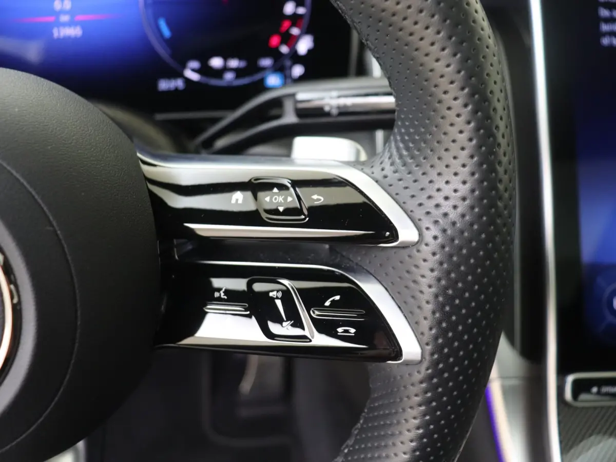 400e 4MATIC Business Solution AMG / Panoramadak/ AIRMATIC/ Achterasbesturing/ Burmester/ 20 inch/ Night/ Head Up/ El. Trekhaak/ Zéér compleet!