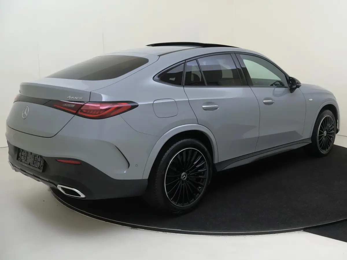 400e 4MATIC Business Solution AMG / Panoramadak/ AIRMATIC/ Achterasbesturing/ Burmester/ 20 inch/ Night/ Head Up/ El. Trekhaak/ Zéér compleet!