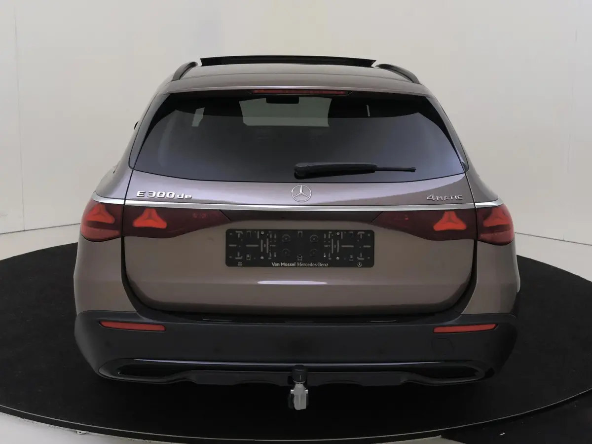 300 de 4MATIC / Panoramadak/ Premium/ AIRMATIC/ Burmester 4D/ El. Trekhaak