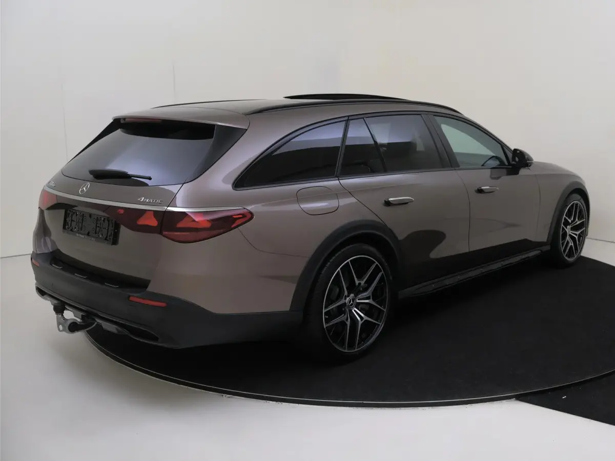300 de 4MATIC / Panoramadak/ Premium/ AIRMATIC/ Burmester 4D/ El. Trekhaak