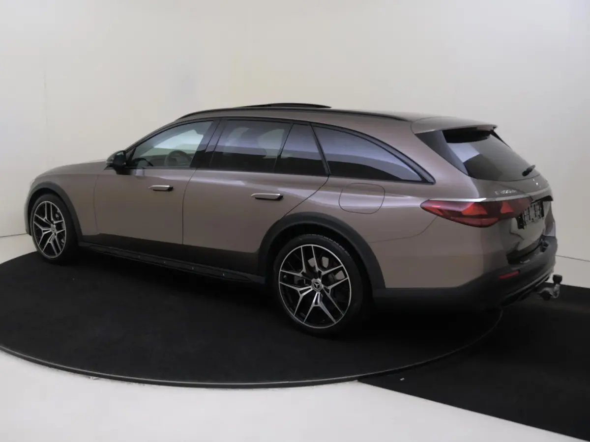 300 de 4MATIC / Panoramadak/ Premium/ AIRMATIC/ Burmester 4D/ El. Trekhaak