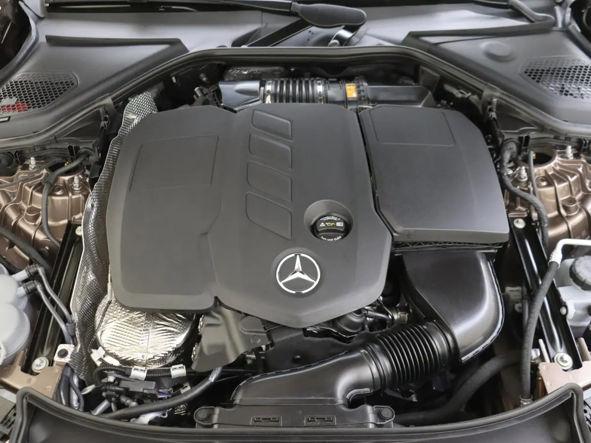 300 de 4MATIC / Panoramadak/ Premium/ AIRMATIC/ Burmester 4D/ El. Trekhaak