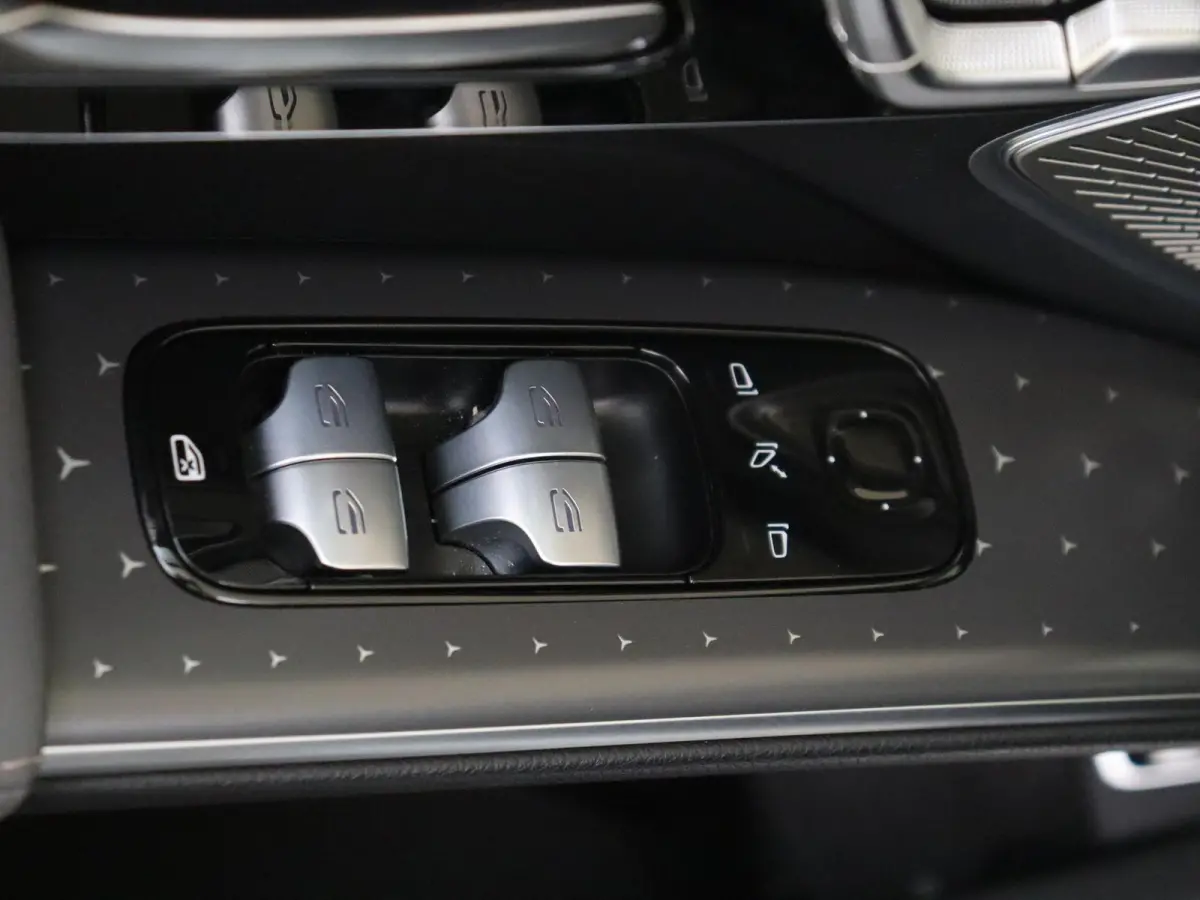 450 4MATIC AMG Line 7p 118 kWh / Premium/ Panoramadak/ Night/ 21 inch/ El. Trekhaak/ Burmester 3D/ Memory