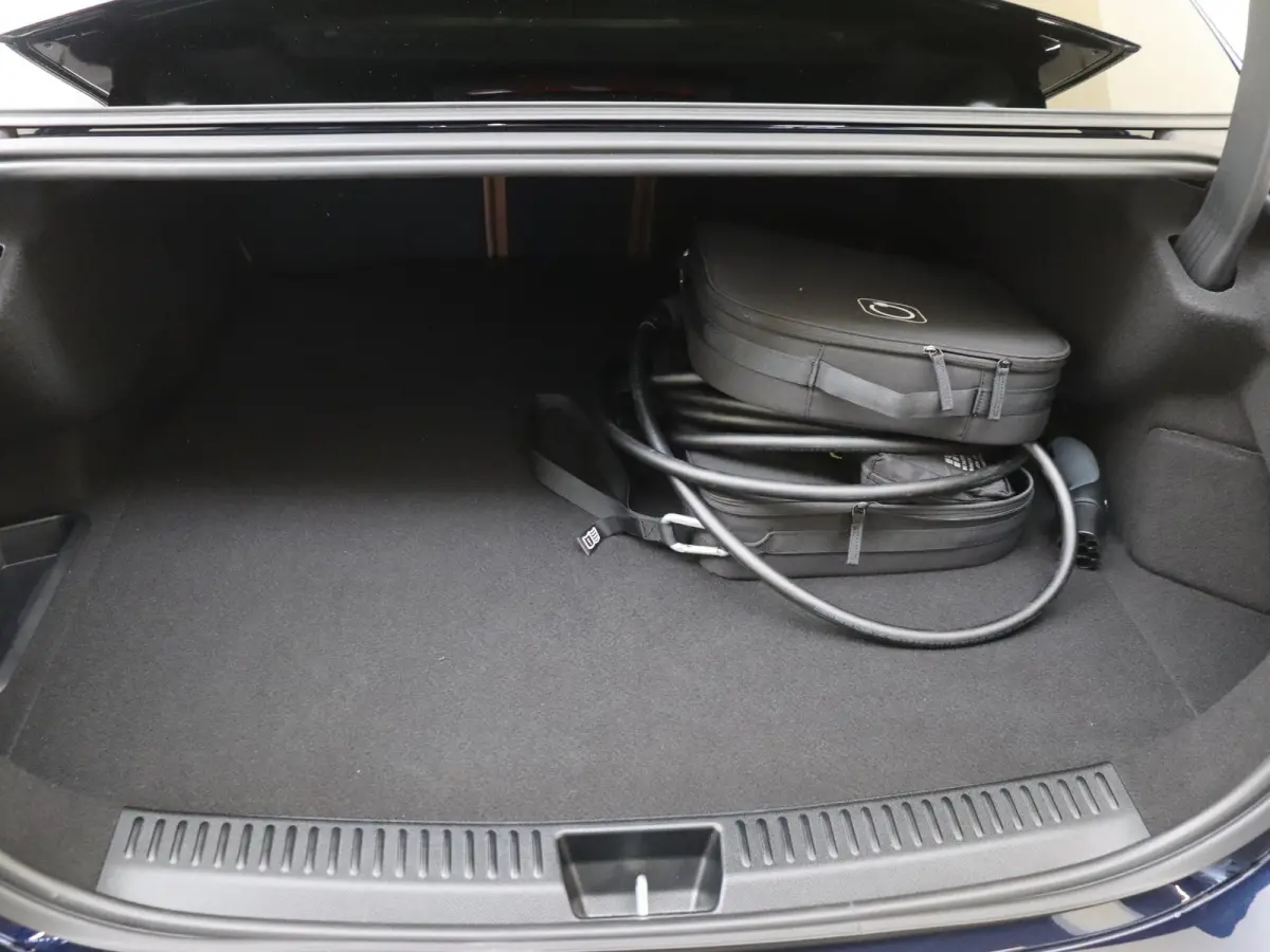300 e Sport Edition / Memory-Stoelen / Panaroma-dak / Stoelventilatie / Superscreen / Winterpakket /