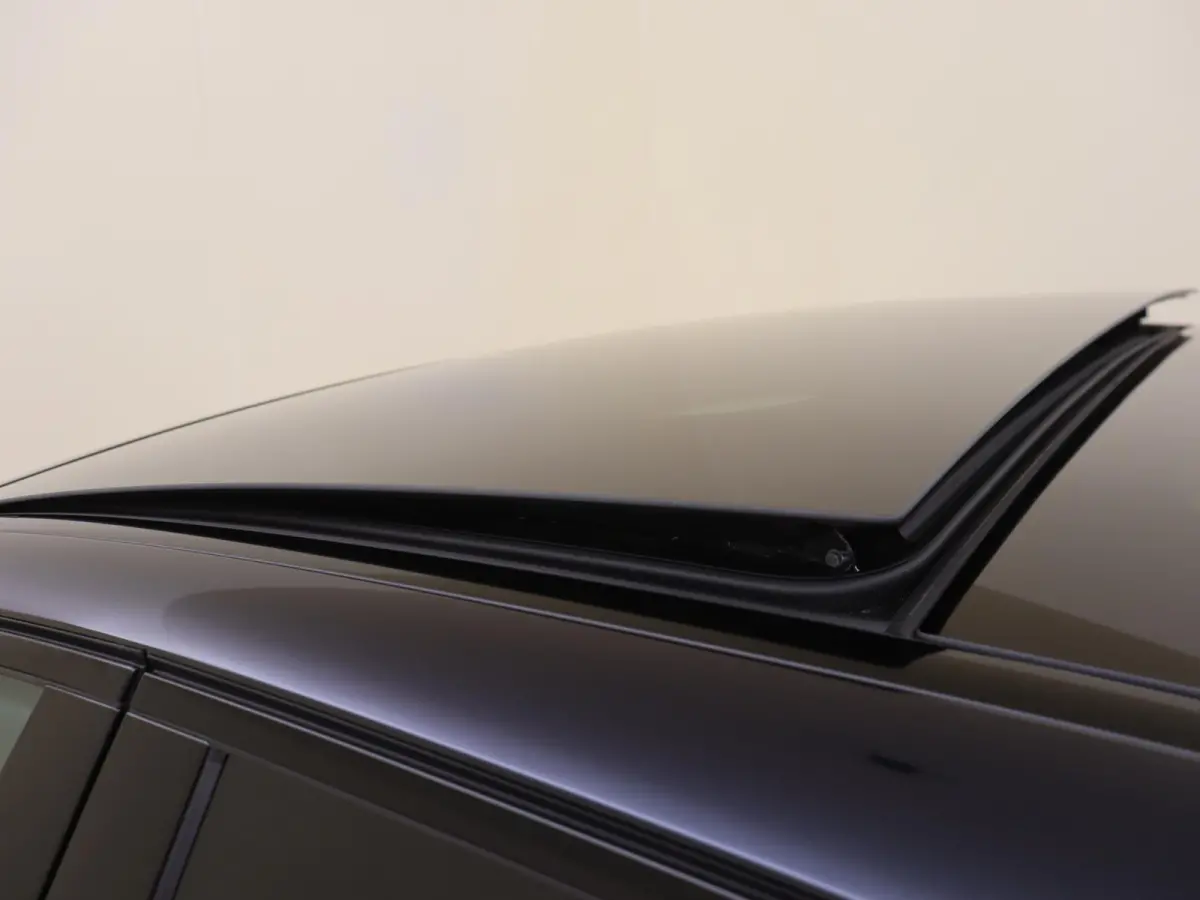 300 e Sport Edition / Memory-Stoelen / Panaroma-dak / Stoelventilatie / Superscreen / Winterpakket /