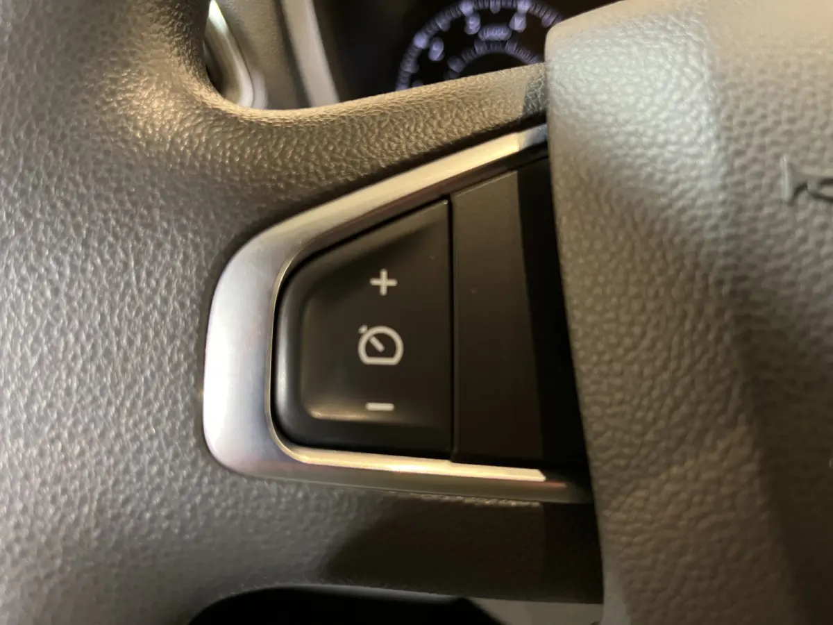 2.3 dCi 145 PK L3 Open Laadbak / Fassi Kraan / Euro 6 / Airco / Trekhaak / Cruise Control / 3-Zits / 20.200 KM !!