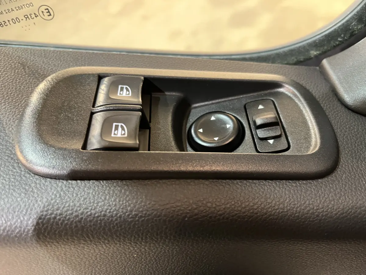 2.3 dCi 145 PK L3 Open Laadbak / Fassi Kraan / Euro 6 / Airco / Trekhaak / Cruise Control / 3-Zits / 20.200 KM !!