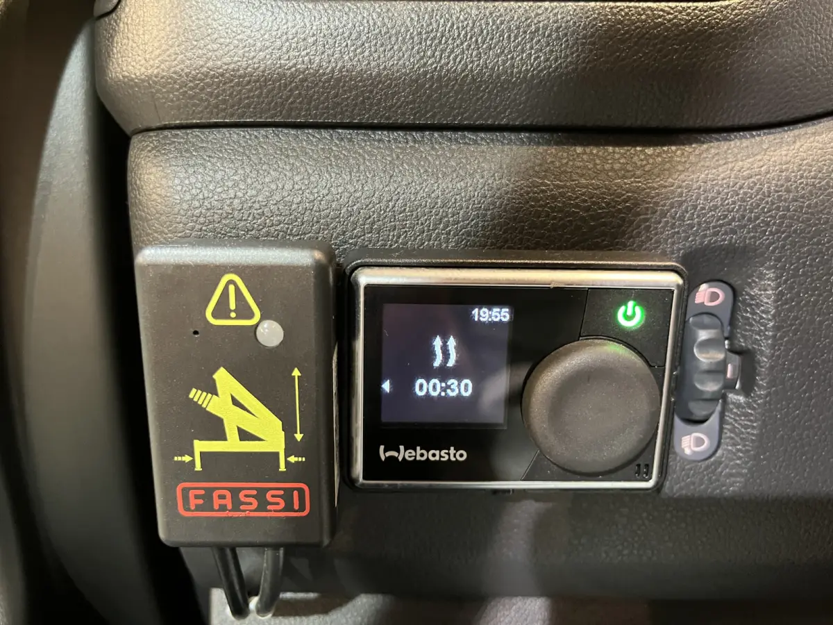 2.3 dCi 145 PK L3 Open Laadbak / Fassi Kraan / Euro 6 / Airco / Trekhaak / Cruise Control / 3-Zits / 20.200 KM !!
