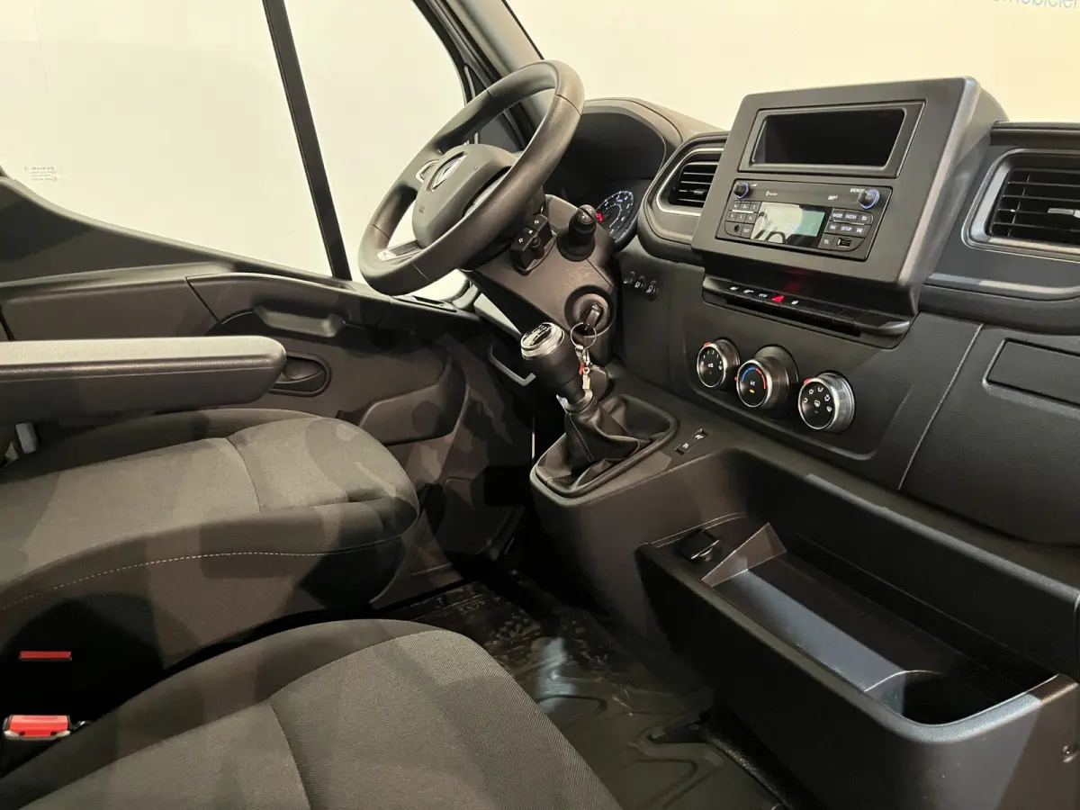 2.3 dCi 145 PK L3 Open Laadbak / Fassi Kraan / Euro 6 / Airco / Trekhaak / Cruise Control / 3-Zits / 20.200 KM !!