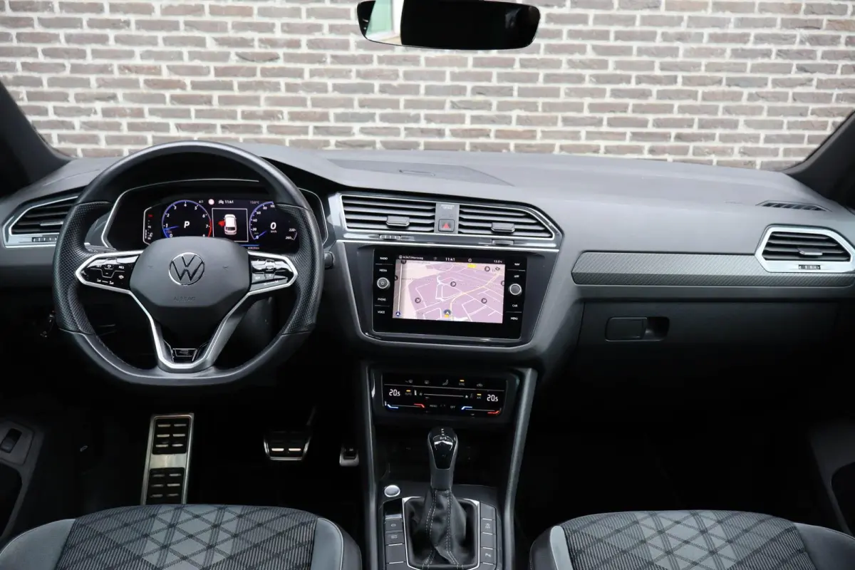 1.5 TSI 150pk DSG R-Line Business+ | Trekhaak Wegklapbaar| Navigatie | Active Info Display