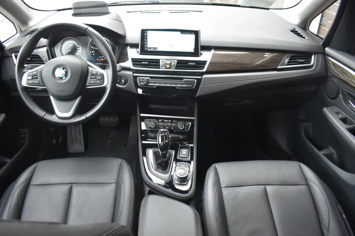 220i Business Edition Plus