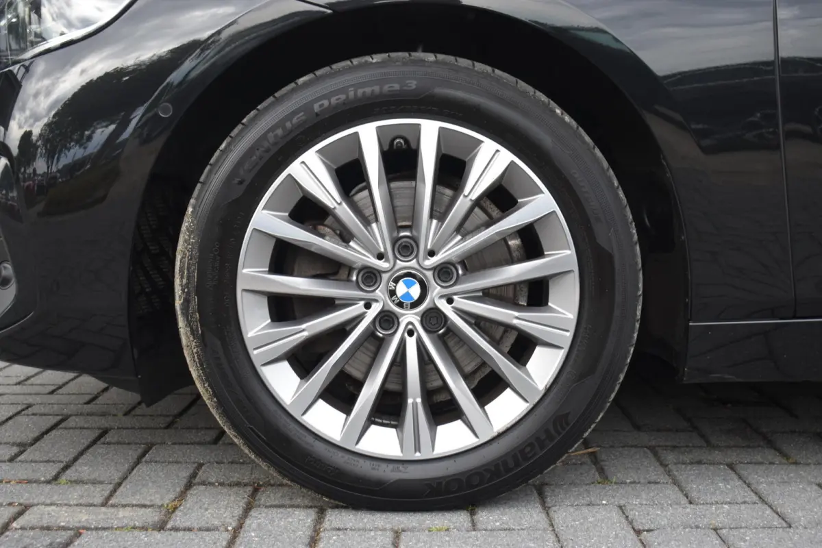 220i Business Edition Plus