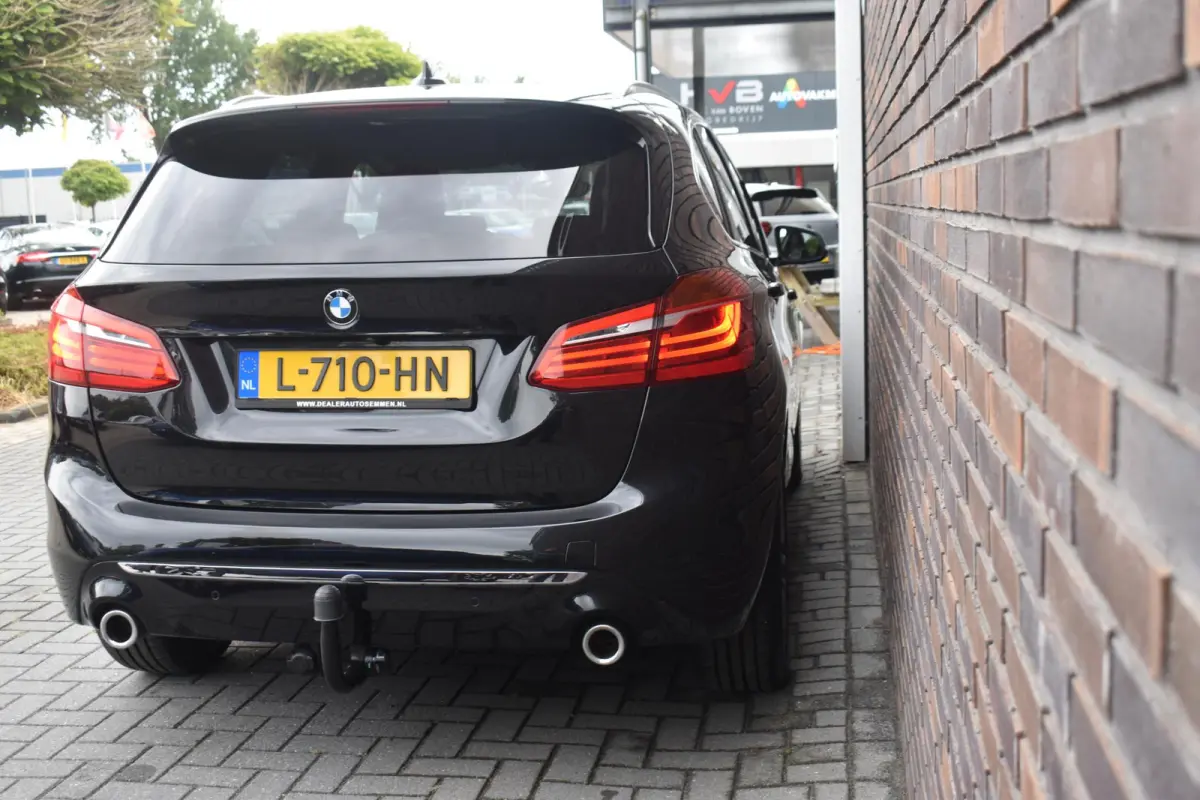 220i Business Edition Plus