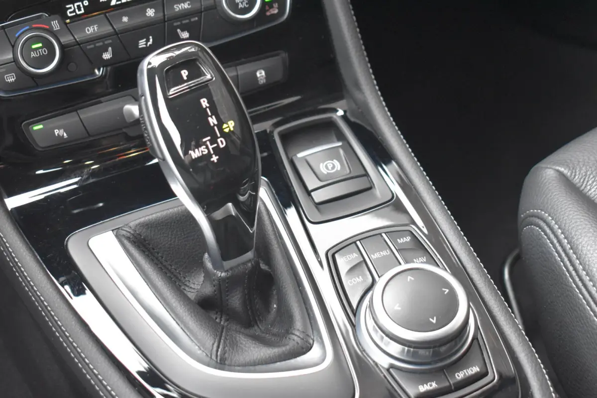 220i Business Edition Plus