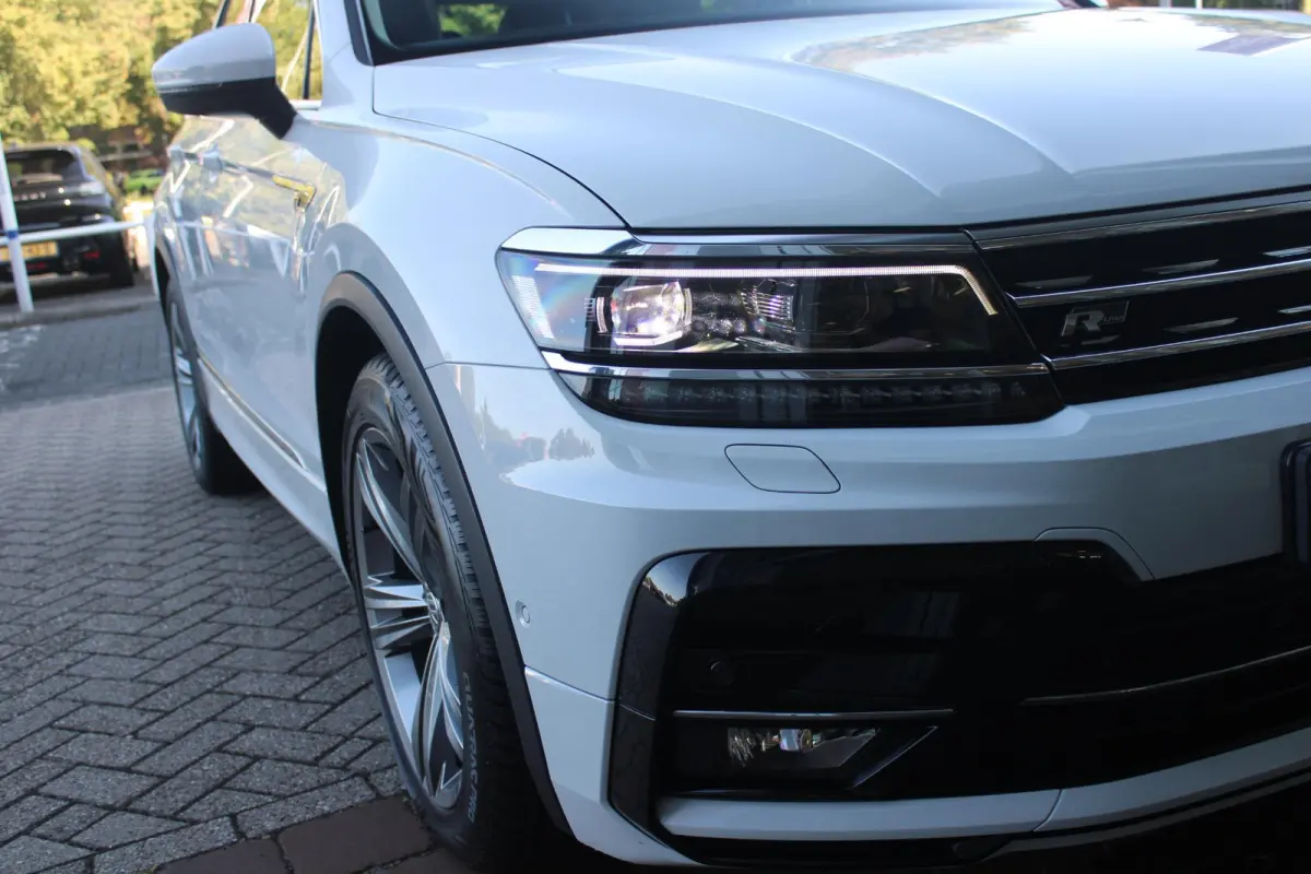 1.5 TSI 150PK AUTOMAAT HIGHLINE BUSINESS R | PANORAMA SCHUIF/KANTEL DAK | LEDEREN BEKLEDING | BESTUUDERSSTOEL ELEKTRISCH VERSTELBAAR MET GEHEUGENFUNCTIE | ELEKTRISCH WEGKLAPBARE TREKHAAK | I