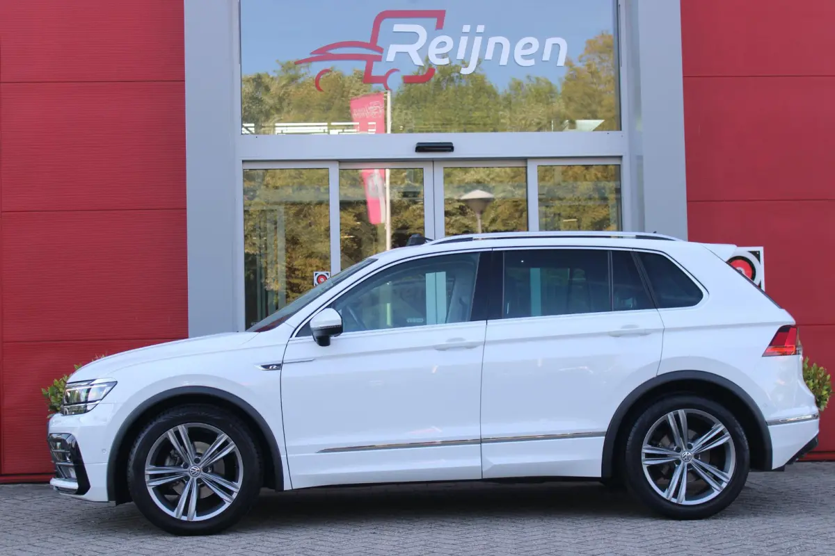 1.5 TSI 150PK AUTOMAAT HIGHLINE BUSINESS R | PANORAMA SCHUIF/KANTEL DAK | LEDEREN BEKLEDING | BESTUUDERSSTOEL ELEKTRISCH VERSTELBAAR MET GEHEUGENFUNCTIE | ELEKTRISCH WEGKLAPBARE TREKHAAK | I