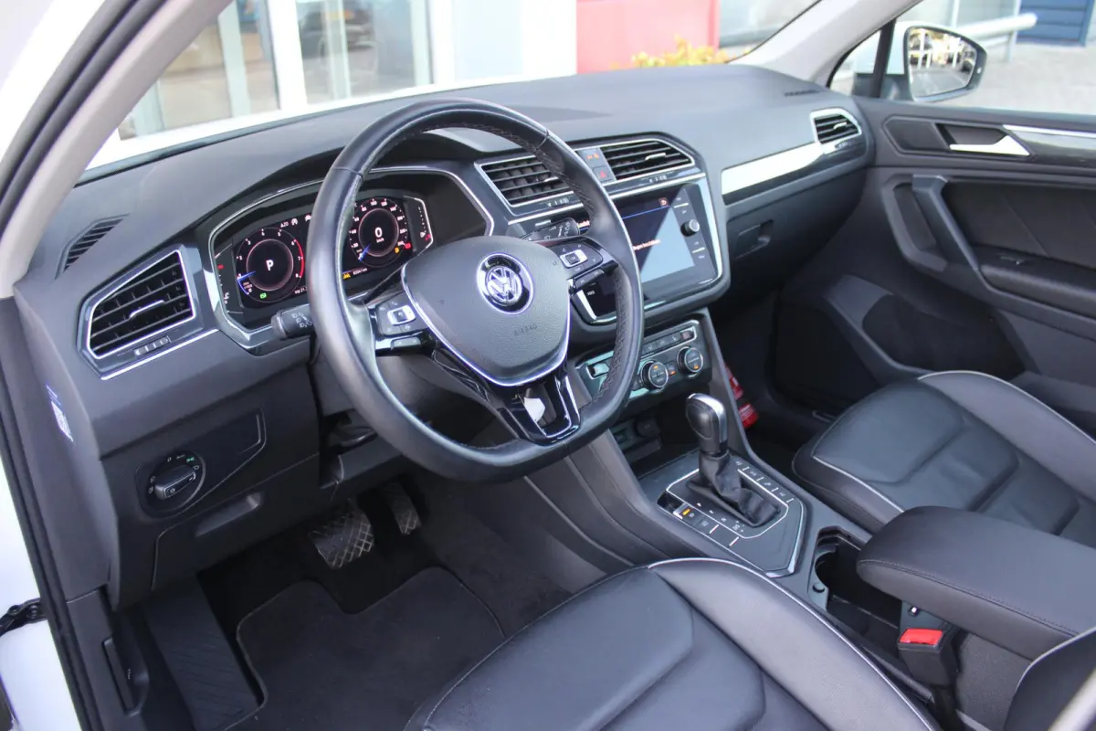1.5 TSI 150PK AUTOMAAT HIGHLINE BUSINESS R | PANORAMA SCHUIF/KANTEL DAK | LEDEREN BEKLEDING | BESTUUDERSSTOEL ELEKTRISCH VERSTELBAAR MET GEHEUGENFUNCTIE | ELEKTRISCH WEGKLAPBARE TREKHAAK | I