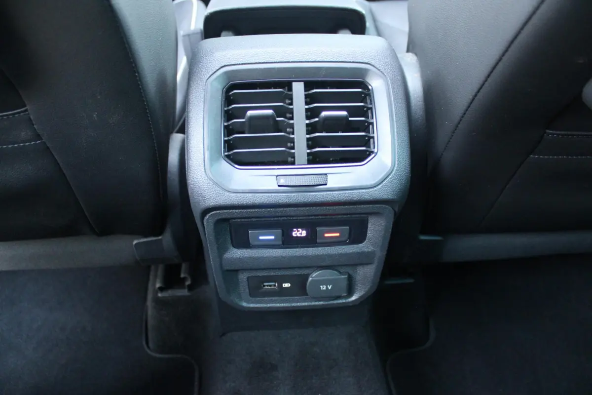 1.5 TSI 150PK AUTOMAAT HIGHLINE BUSINESS R | PANORAMA SCHUIF/KANTEL DAK | LEDEREN BEKLEDING | BESTUUDERSSTOEL ELEKTRISCH VERSTELBAAR MET GEHEUGENFUNCTIE | ELEKTRISCH WEGKLAPBARE TREKHAAK | I