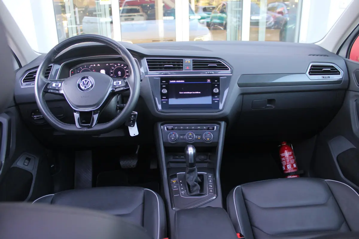 1.5 TSI 150PK AUTOMAAT HIGHLINE BUSINESS R | PANORAMA SCHUIF/KANTEL DAK | LEDEREN BEKLEDING | BESTUUDERSSTOEL ELEKTRISCH VERSTELBAAR MET GEHEUGENFUNCTIE | ELEKTRISCH WEGKLAPBARE TREKHAAK | I
