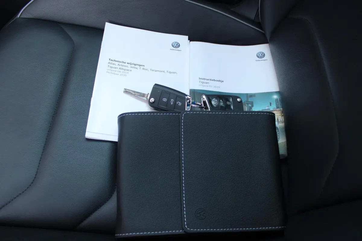 1.5 TSI 150PK AUTOMAAT HIGHLINE BUSINESS R | PANORAMA SCHUIF/KANTEL DAK | LEDEREN BEKLEDING | BESTUUDERSSTOEL ELEKTRISCH VERSTELBAAR MET GEHEUGENFUNCTIE | ELEKTRISCH WEGKLAPBARE TREKHAAK | I
