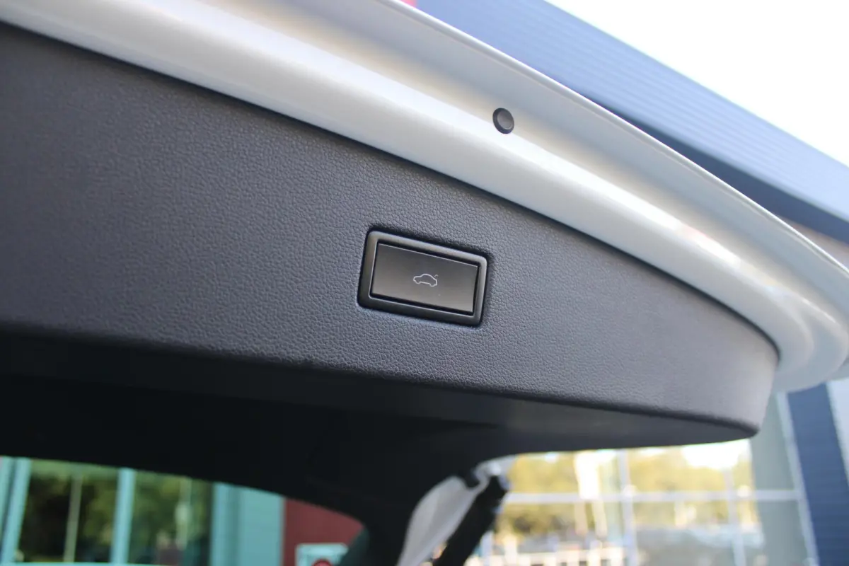 1.5 TSI 150PK AUTOMAAT HIGHLINE BUSINESS R | PANORAMA SCHUIF/KANTEL DAK | LEDEREN BEKLEDING | BESTUUDERSSTOEL ELEKTRISCH VERSTELBAAR MET GEHEUGENFUNCTIE | ELEKTRISCH WEGKLAPBARE TREKHAAK | I