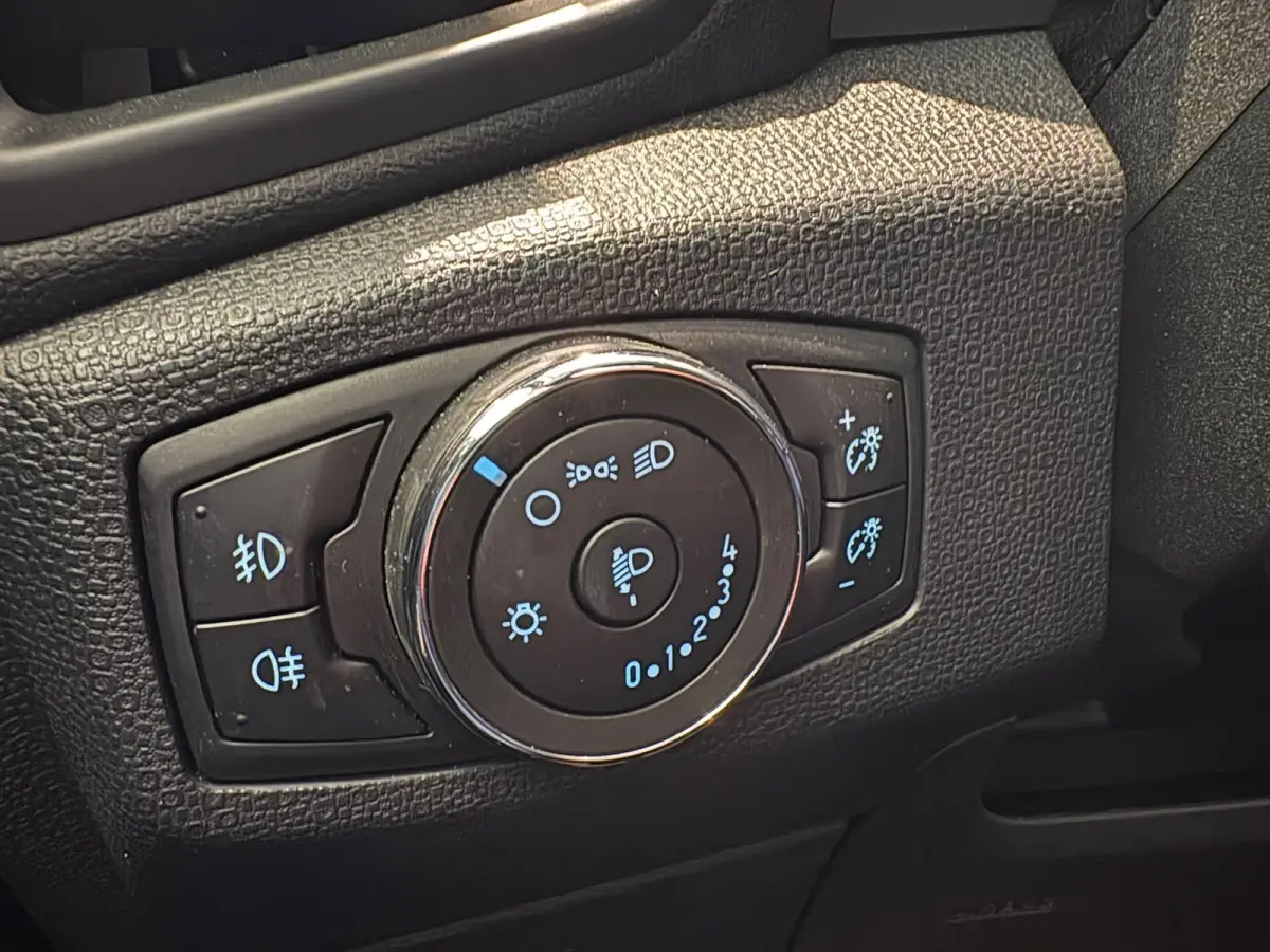 1.0 EcoBoost Trend Ultimate PARKEER SNESOREN ACHTER | CRUISE CONTROL | DEALER ONDERHOUDEN |