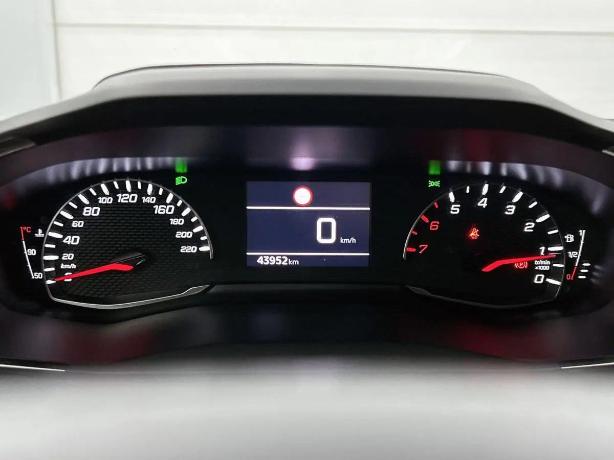 1.2 100pk Allure | Navigatie | Climate Control | Cruise Control | Camera | 17"LMV | LED | Apple Carplay/Android Auto |