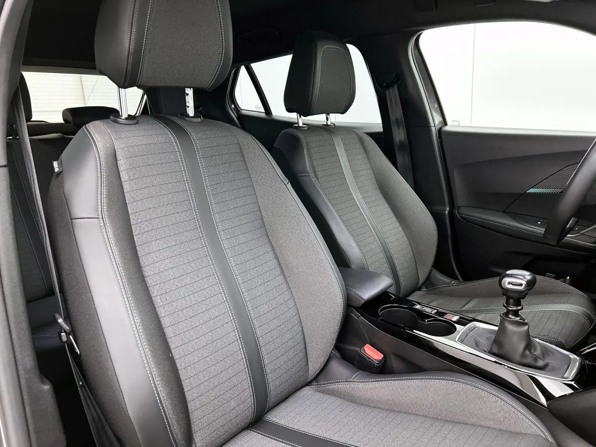 1.2 100pk Allure | Navigatie | Climate Control | Cruise Control | Camera | 17"LMV | LED | Apple Carplay/Android Auto |