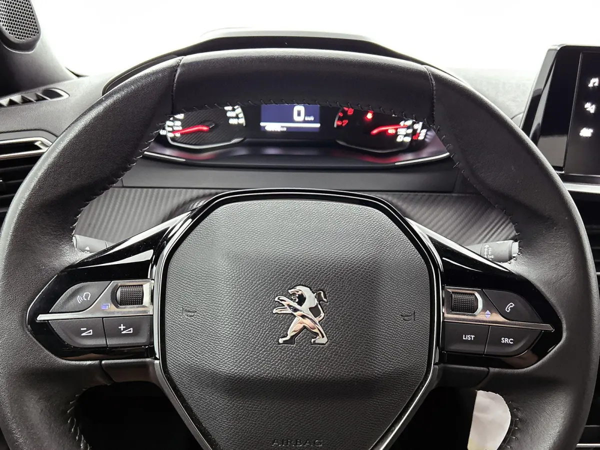 1.2 100pk Allure | Navigatie | Climate Control | Cruise Control | Camera | 17"LMV | LED | Apple Carplay/Android Auto |