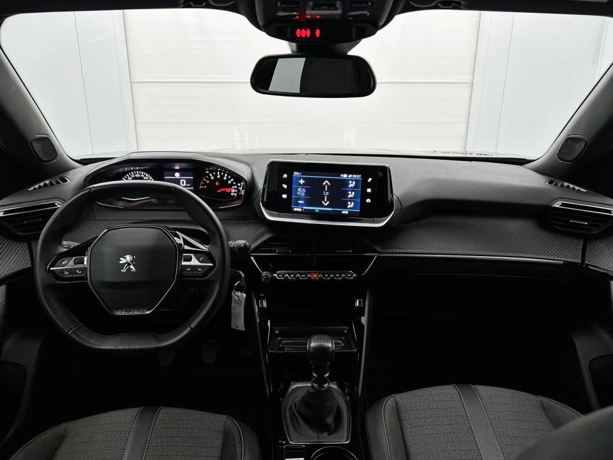 1.2 100pk Allure | Navigatie | Climate Control | Cruise Control | Camera | 17"LMV | LED | Apple Carplay/Android Auto |