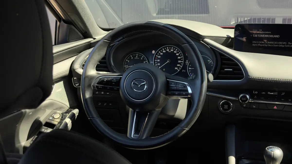 2.0 186pk e-SkyActiv-X M Hybrid Takumi | 360 Camera | Aero Pakket | Adaptive Cruise + Stuurhulp | Carplay | Dashcam | Keyless | Head-up | Lederen Bekleding | 18"