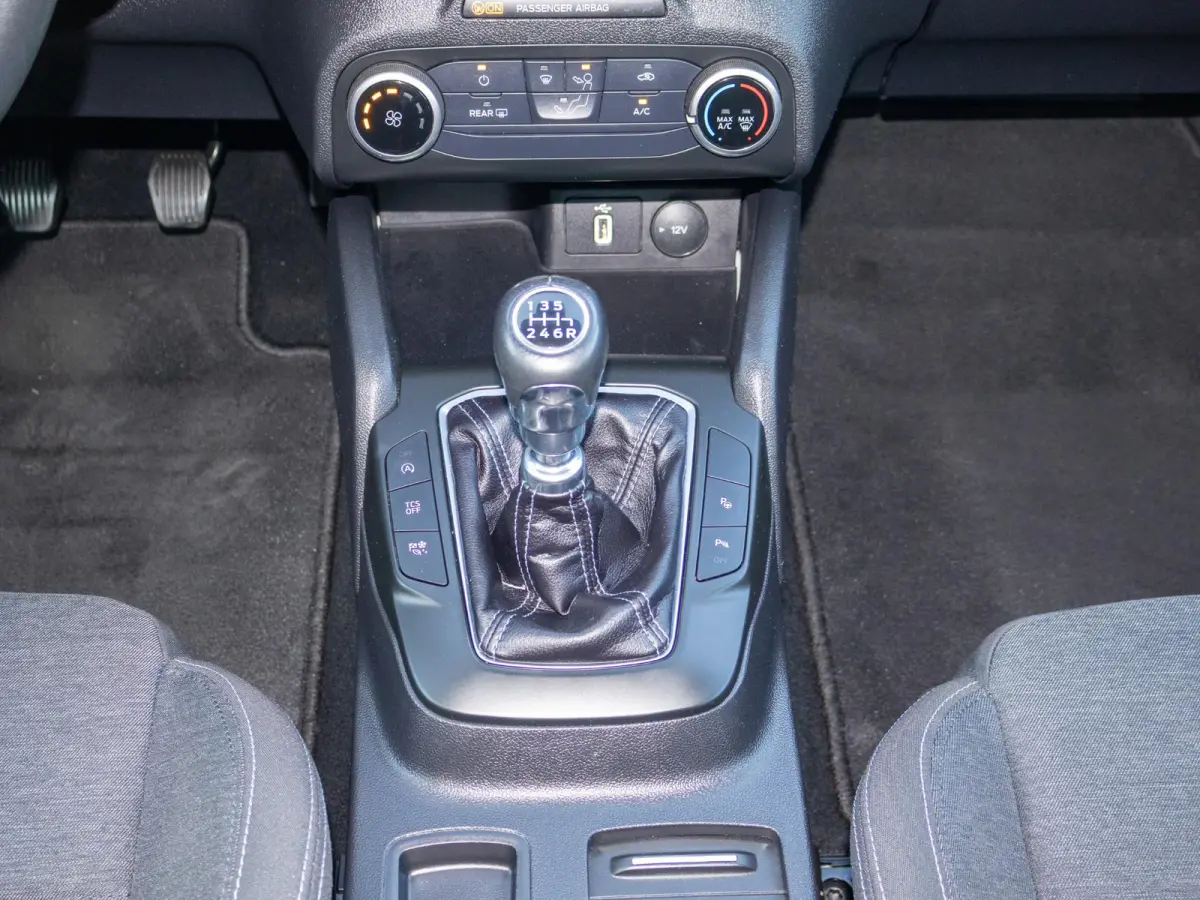 1.0 EcoBoost Active Business Camera Trekhaak LED 17"