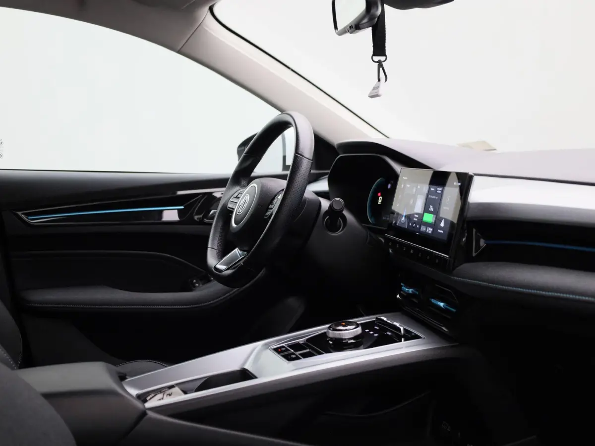 MG5 Electric Long Range Luxury 61 kWh | Apple Carplay / Android Auto | Cruise Control | Achteruitrijcamera |