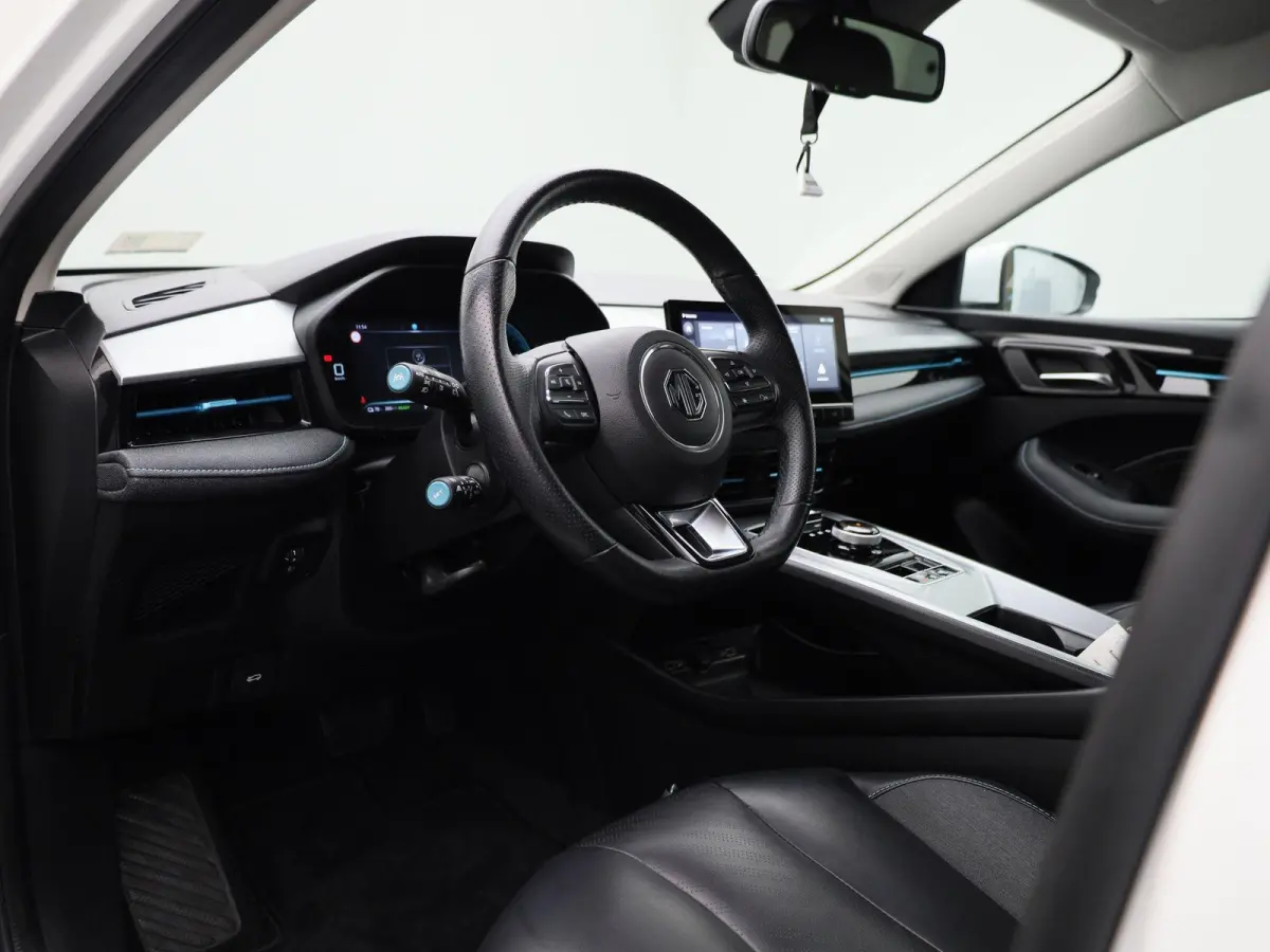 MG5 Electric Long Range Luxury 61 kWh | Apple Carplay / Android Auto | Cruise Control | Achteruitrijcamera |