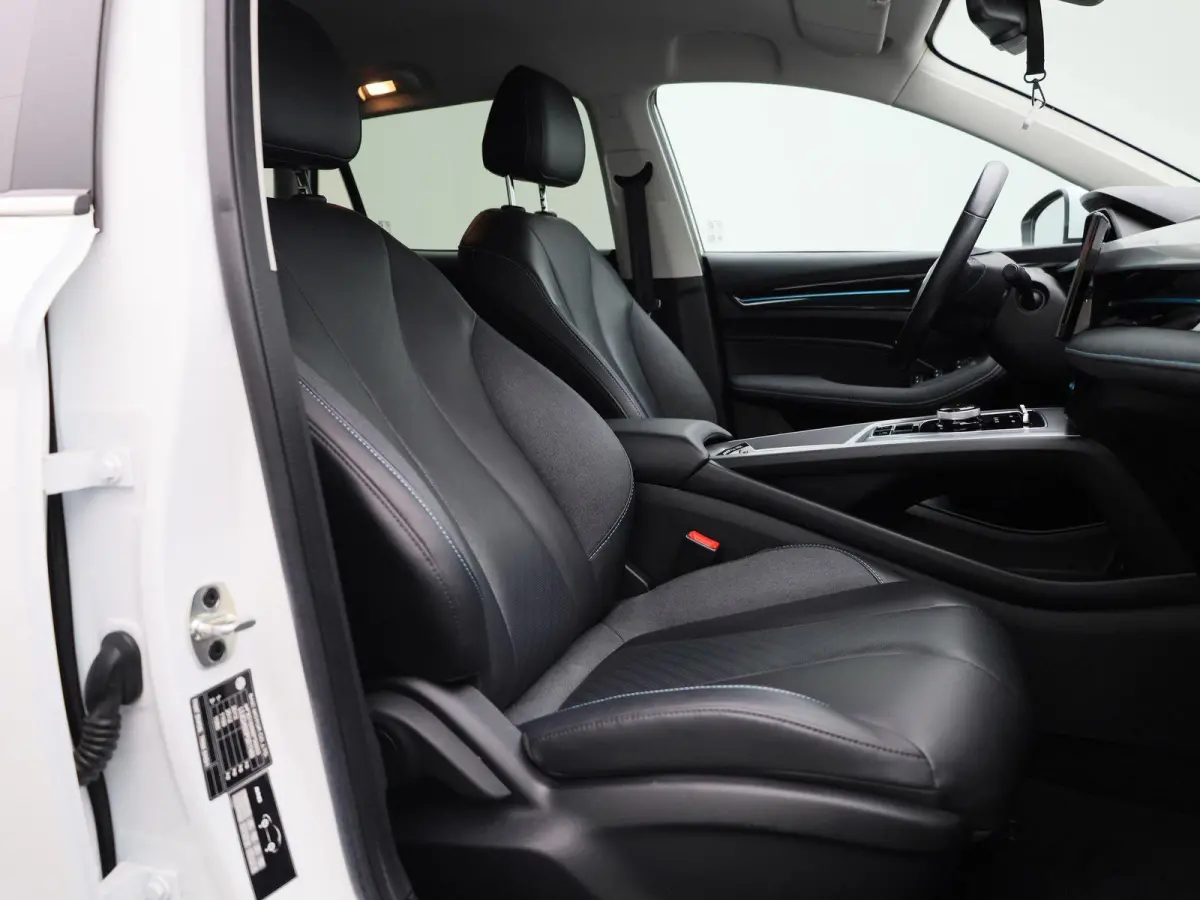 MG5 Electric Long Range Luxury 61 kWh | Apple Carplay / Android Auto | Cruise Control | Achteruitrijcamera |