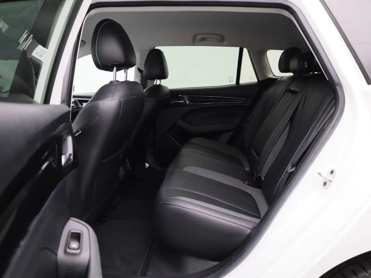 MG5 Electric Long Range Luxury 61 kWh | Apple Carplay / Android Auto | Cruise Control | Achteruitrijcamera |