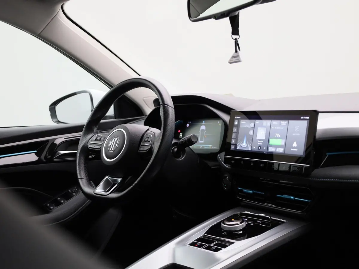 MG5 Electric Long Range Luxury 61 kWh | Apple Carplay / Android Auto | Cruise Control | Achteruitrijcamera |