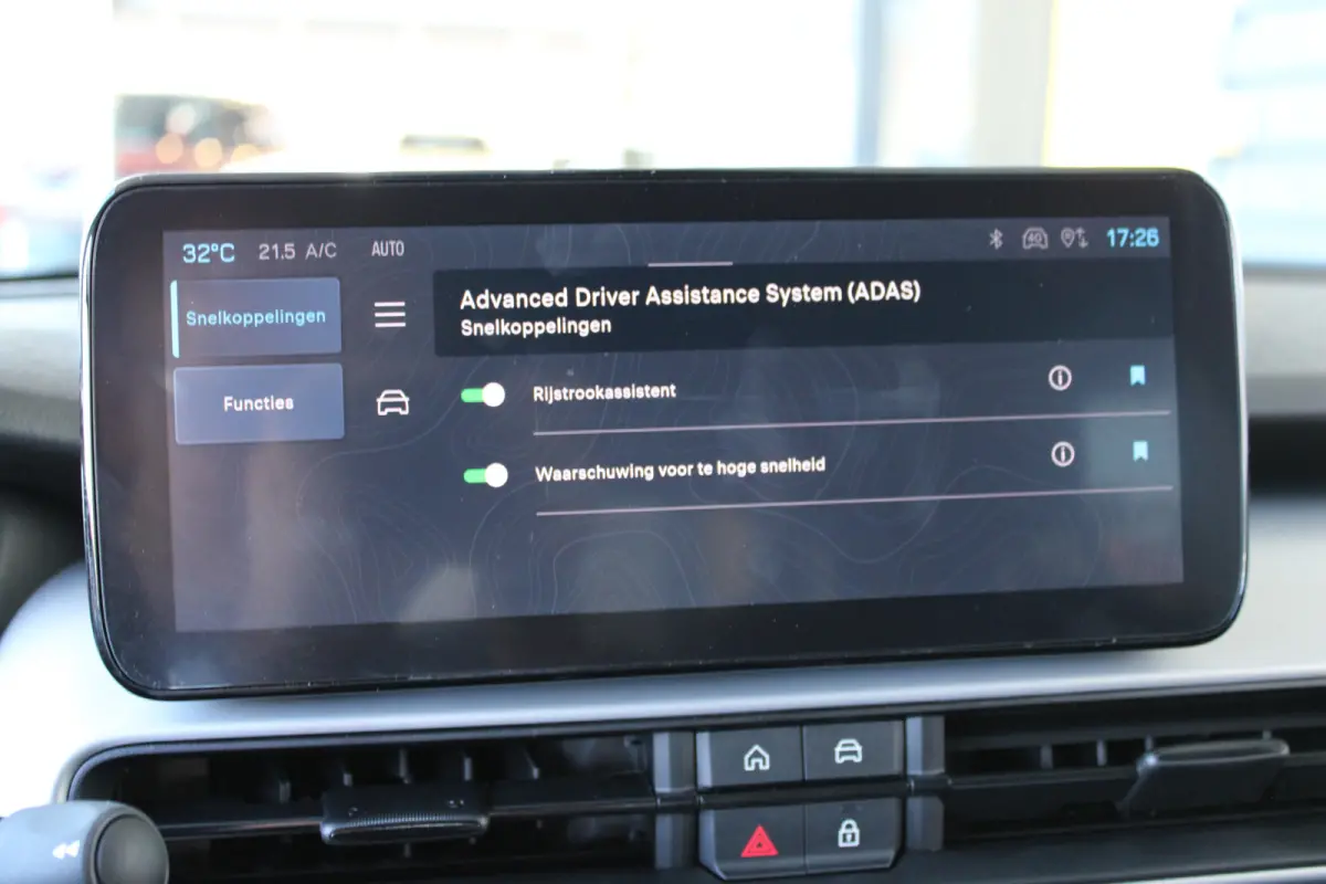 Summit 54 kWh | SOH 98% | Camera | Adaptive cruise control | Full LED | Apple Carplay/ Android Auto |