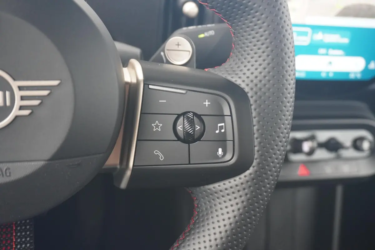 2.0 S John Cooper Works XL | John Cooper Works uitvoering | Pakket XL | Stoelverwarming | Stuurwielverwarming