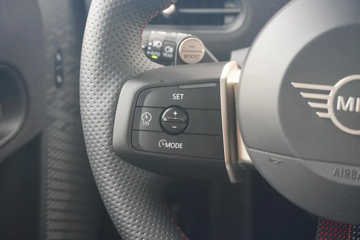 2.0 S John Cooper Works XL | John Cooper Works uitvoering | Pakket XL | Stoelverwarming | Stuurwielverwarming